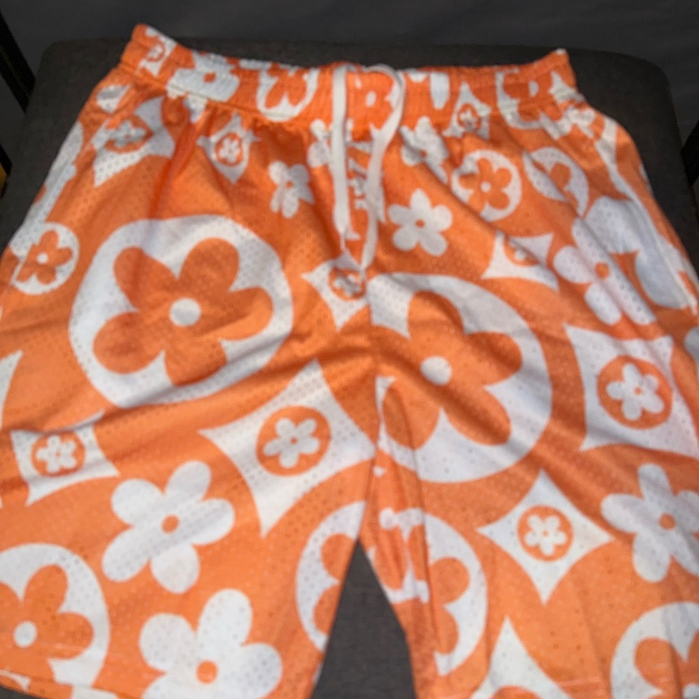 Bravest LV men’s shorts (defect- no inside tags) XL runs small